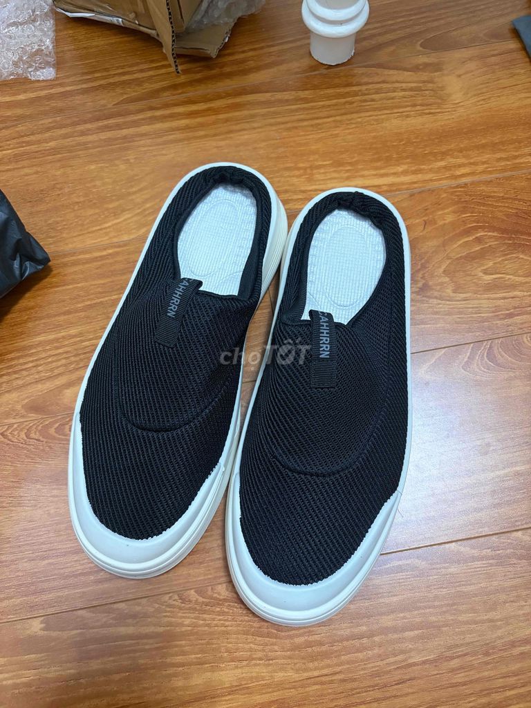 Sục vải nam Đen size 43 Vải thoáng khí Mới. Mua bán Giày dép tại Quận Tây Hồ Hà Nội được đăng bởi Trần Việt Anh hình 1