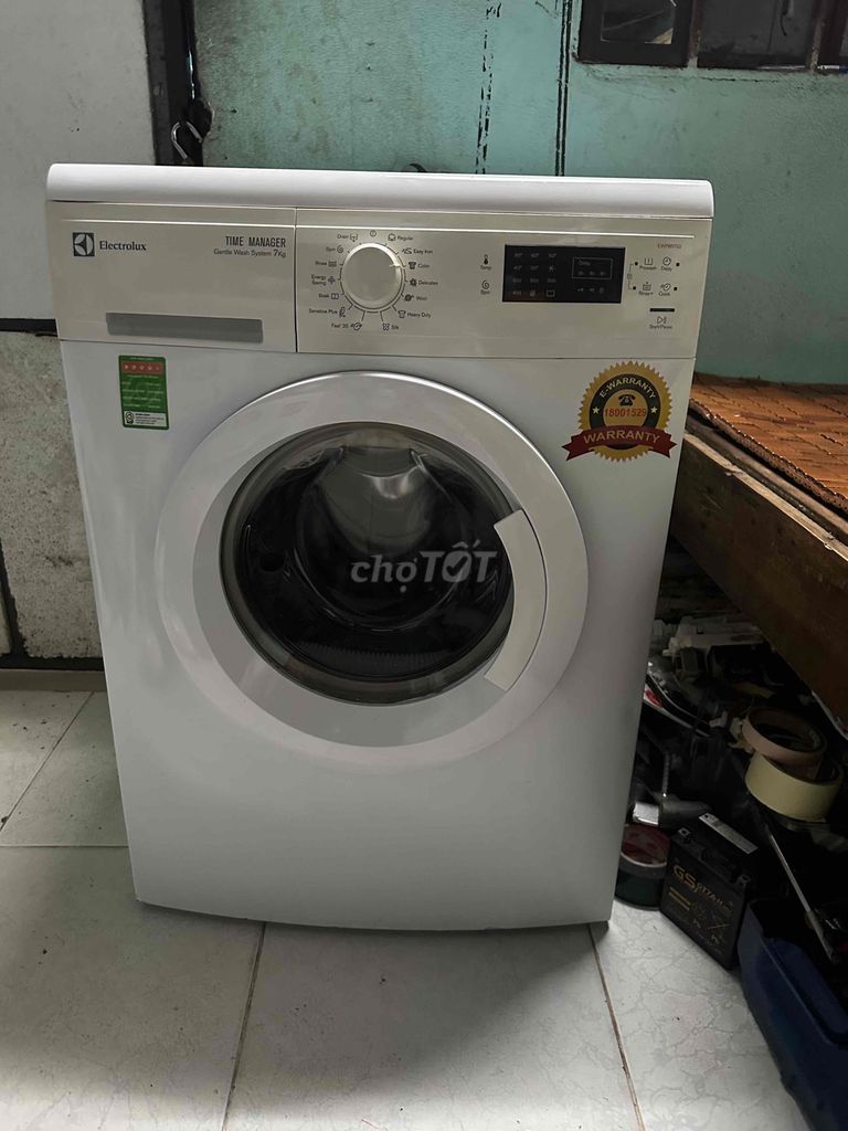 cần bán máy giặt electrolux 7kg xài rất ok. Mua bán Máy giặt tại Quận 7 Tp Hồ Chí Minh được đăng bởi Hắc Hổ hình 1