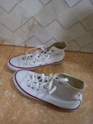 - Giày Converse trắng cổ cao Size 38