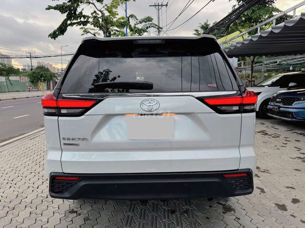 TOYOTA INNOVA CROSS 2.0AT - 26000 km. Mua bán Ô tô tại Thành phố Thủ Đức Tp Hồ Chí Minh được đăng bởi Ms Hiệp  hình 3