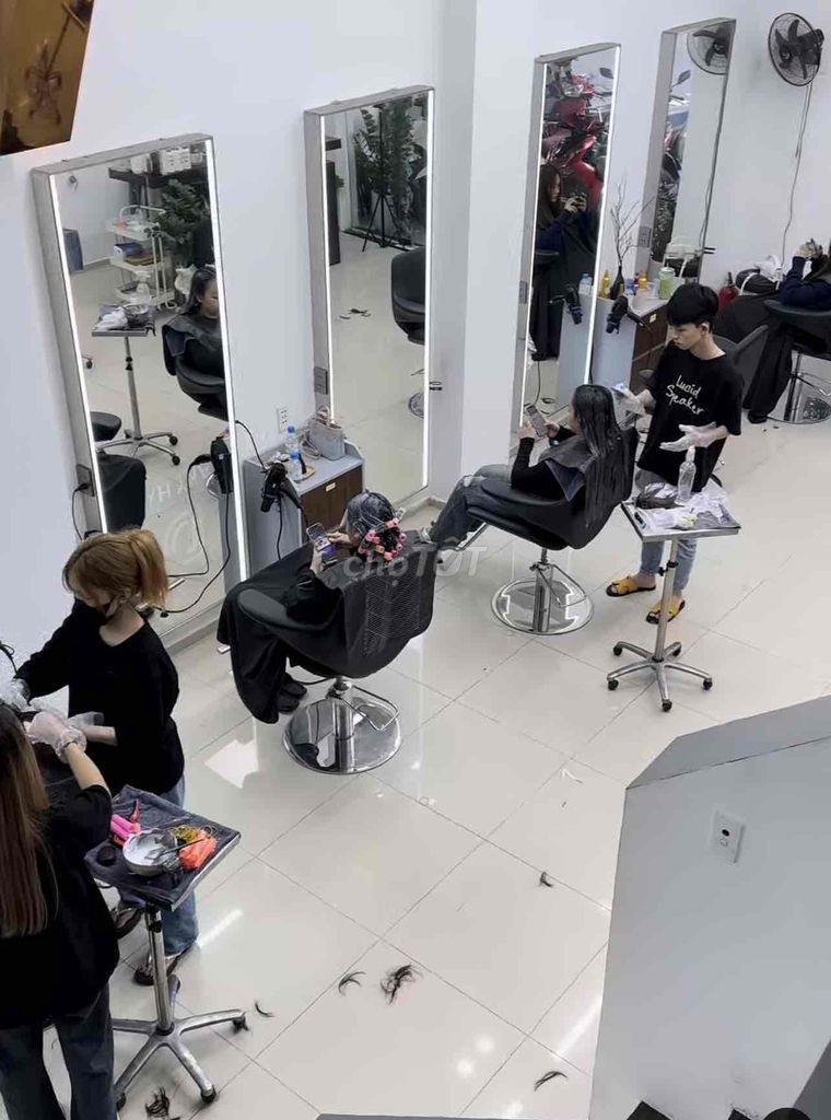 TUYỂN THỢ CẮT TÓC. Việc làm Thợ cắt tóc tại Quận Cẩm Lệ Đà Nẵng được đăng bởi Linh Đoan hình 1