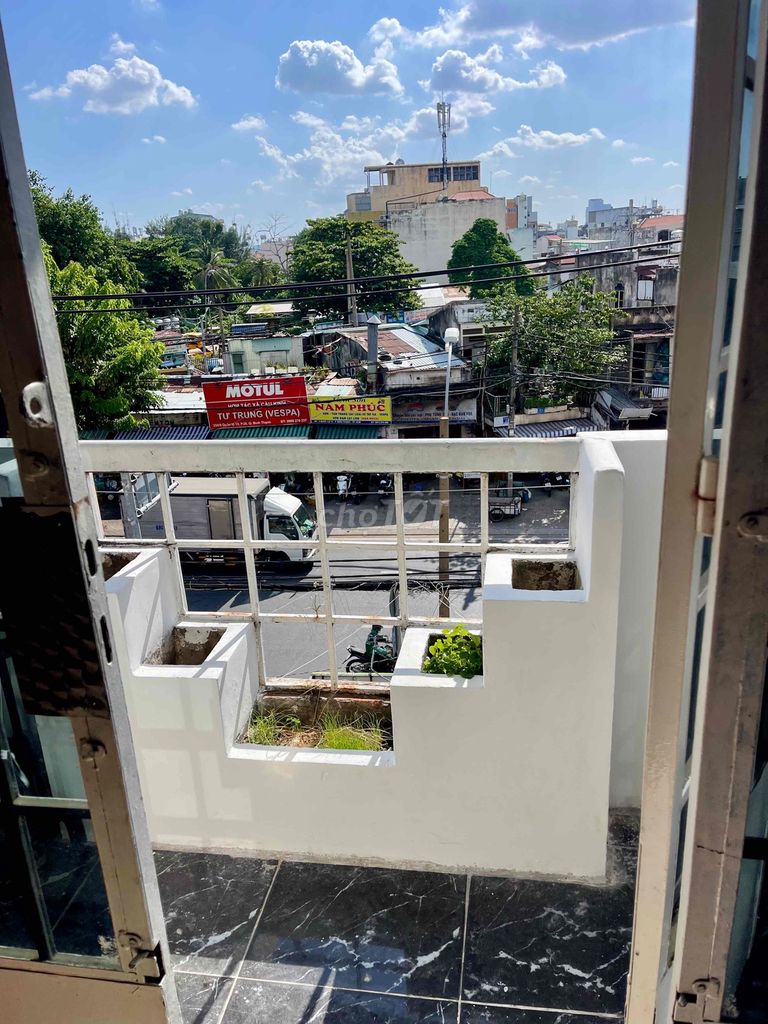 Cho Thuê Phòng B.Thanh Ngay BX MĐ( cũ)  Rộng Thoáng Mát View đẹp 40m2