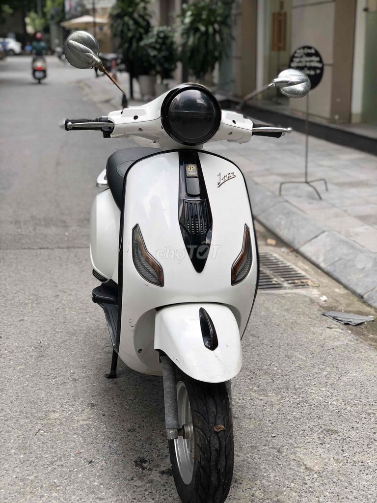 Электроскутер Vespa Белый, оригинальный, свежая модель, в отличном состоянии