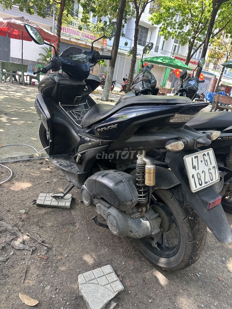 Черно-синий Yamaha NVX 125