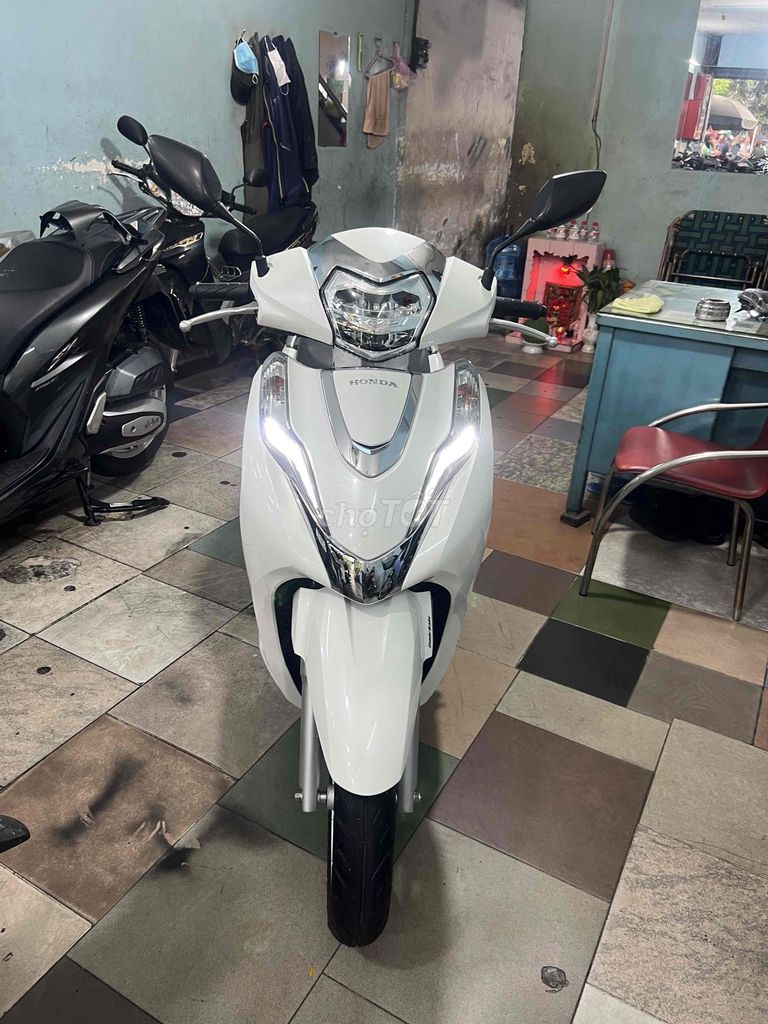 mới về LEAD (4V)màu trắng tuyết mới nhu thùng ac. Mua bán Xe máy tại Quận Phú Nhuận Tp Hồ Chí Minh được đăng bởi CuBi Thanh Sơn hình 2