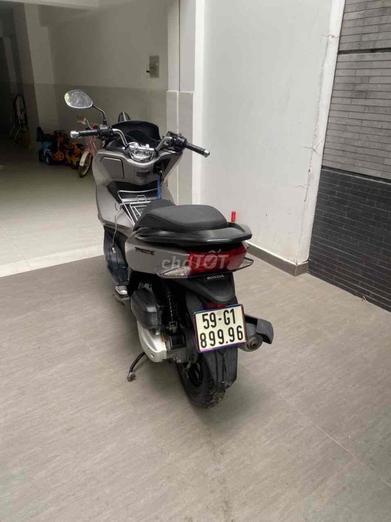 Xe nhà dùng từ lúc mua PCX chạy tốt máy êm. Mua bán Xe máy tại Quận 12 Tp Hồ Chí Minh được đăng bởi Bích Hằng hình 3
