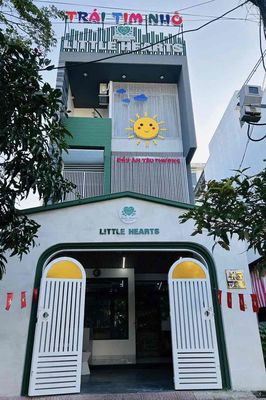 Trường mầm non Little hearts preschool logo