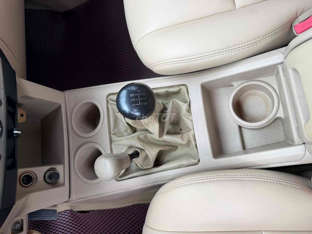 Ford Everest 2011 механикой Серебристый