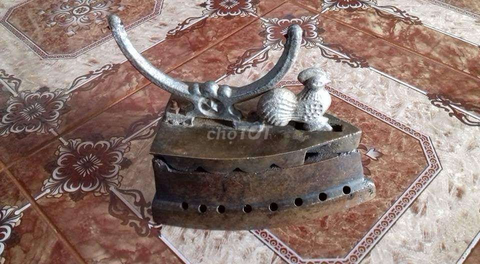 Bàn ủi con gà - kim loại cổ điển. Mua bán Đồ sưu tầm, đồ cổ tại Thành phố Long Khánh Đồng Nai được đăng bởi Góc mua nhanh 247 hình 1