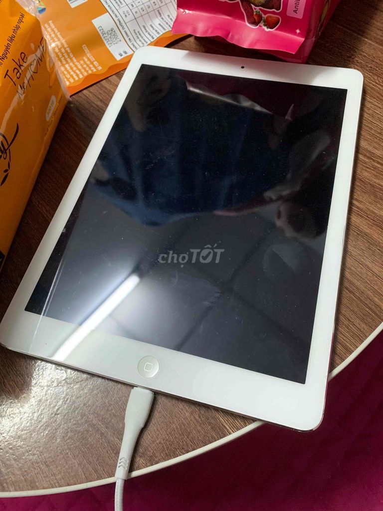 Apple iPad 2 màu Trắng. Mua bán Máy tính bảng tại Huyện Tân Hưng Long An được đăng bởi Thanh nghĩa hình 1
