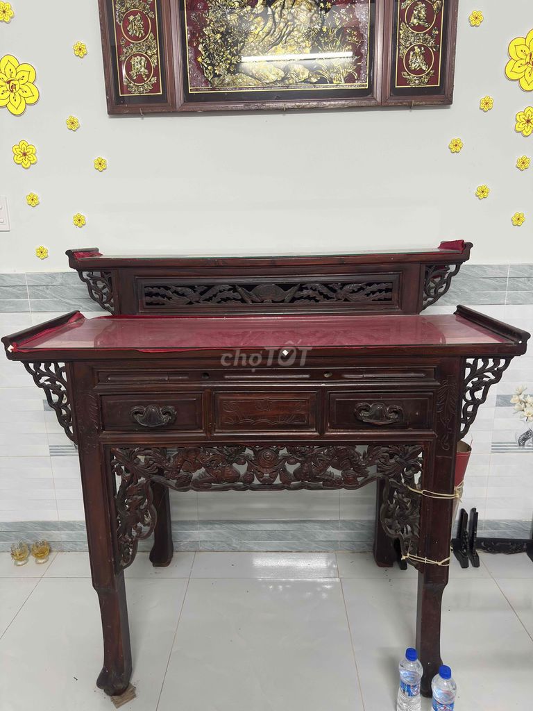 Tủ thờ gỗ 2 tầng màu nâu đỏ. Mua bán Tủ, kệ gia đình tại Huyện Cần Đước Long An được đăng bởi Khánh Phạm hình 1