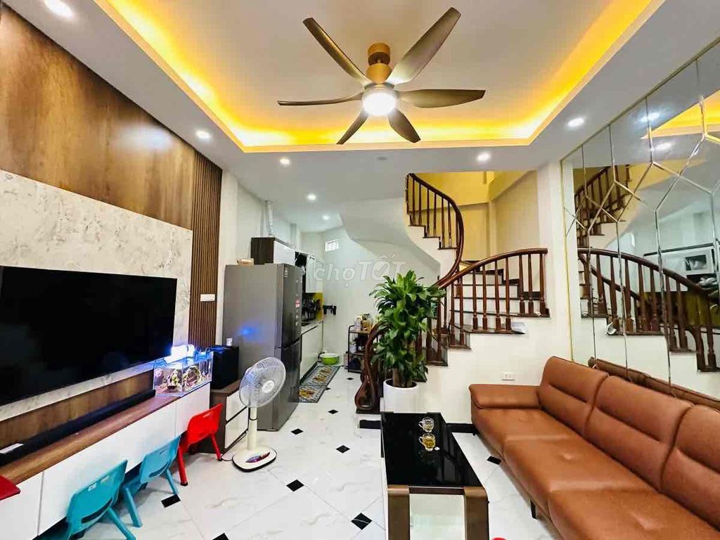 Long Lanh bán nhà Minh Khai 36m*5T*4mMT cực gần oto hơn 5 tỷ