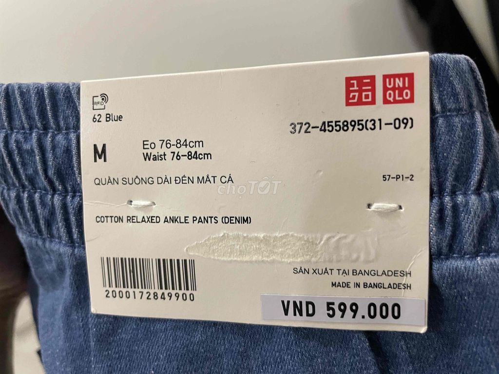 Quần uniqlo nguyên seal chưa bóc tem