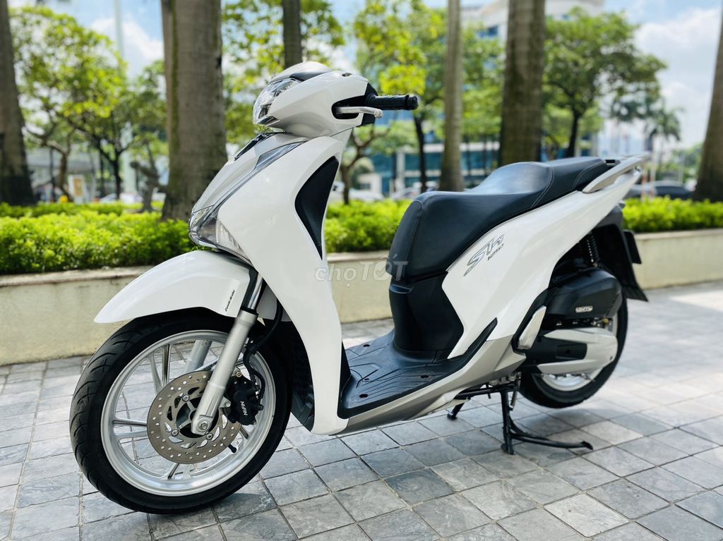 Мотоцикл Honda SH White 125fi. Оригинальный автомобиль