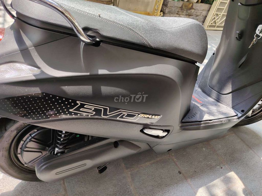Электроскутер VinFast EvoGRAND 2026 чёрный 75 км