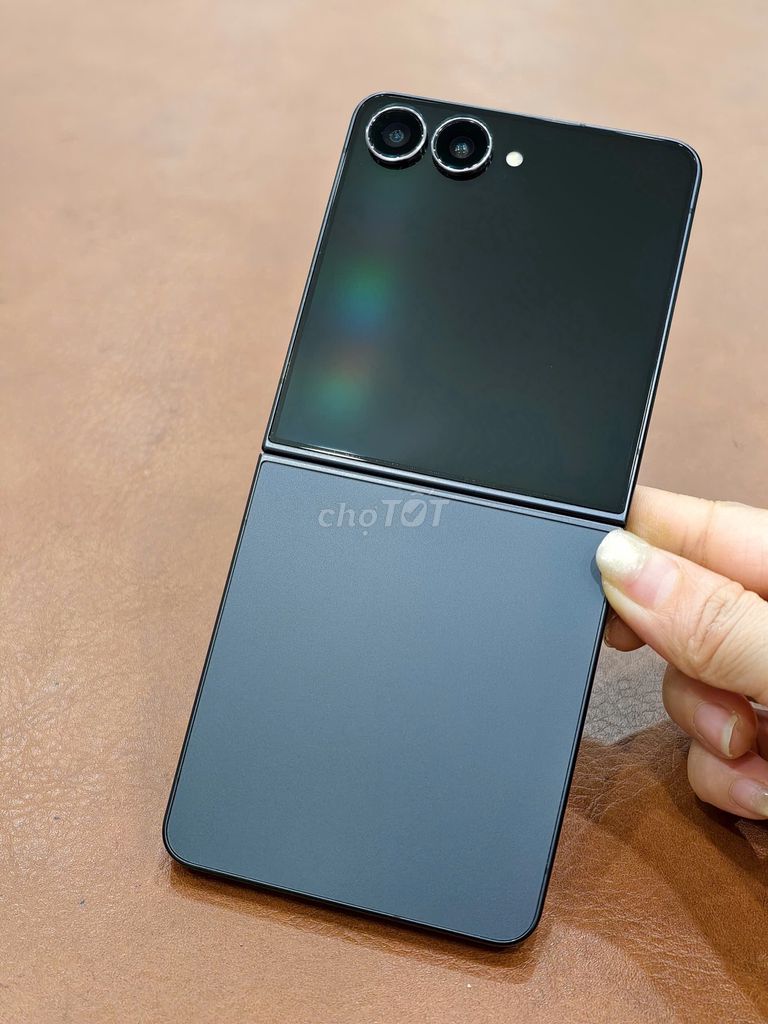 Samsung Galaxy Z Flip 7 5G bản Hàn 512gb 98%. Mua bán Điện thoại tại Quận Đống Đa Hà Nội được đăng bởi Hn Store hình 1
