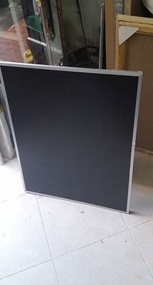 Bảng đen viết phấn 60x80cm, khung gỗ bo viền nhôm