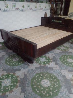 Giường gỗ mật