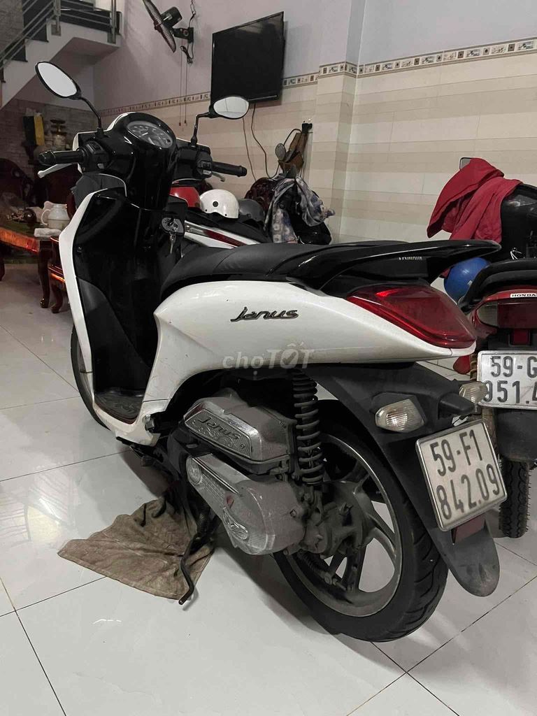 Bán gấp xe Janus BSTP Trắng Đen. Mua bán Xe máy tại Quận Bình Tân Tp Hồ Chí Minh được đăng bởi Ngô Phúc hình 4