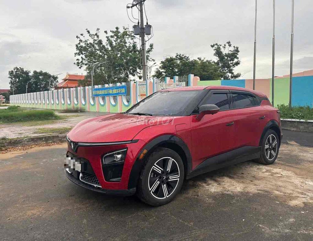 VinFast VF7 Eco 2026 Красный 13 200 км