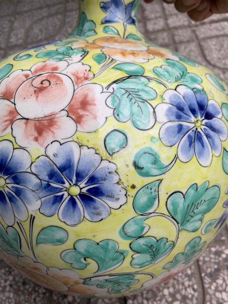 Bình tú cầu Gốm sứ Vàng Vẽ tay 30cm. Mua bán Đồ sưu tầm, đồ cổ tại Thành phố Dĩ An Bình Dương được đăng bởi Thanh hình 1