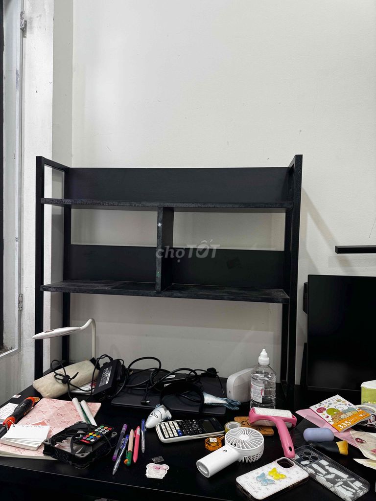 Kệ sách gỗ 2 tầng đen gắn bàn. Mua bán Tủ, kệ gia đình tại Quận Đống Đa Hà Nội được đăng bởi Le Phu hình 1