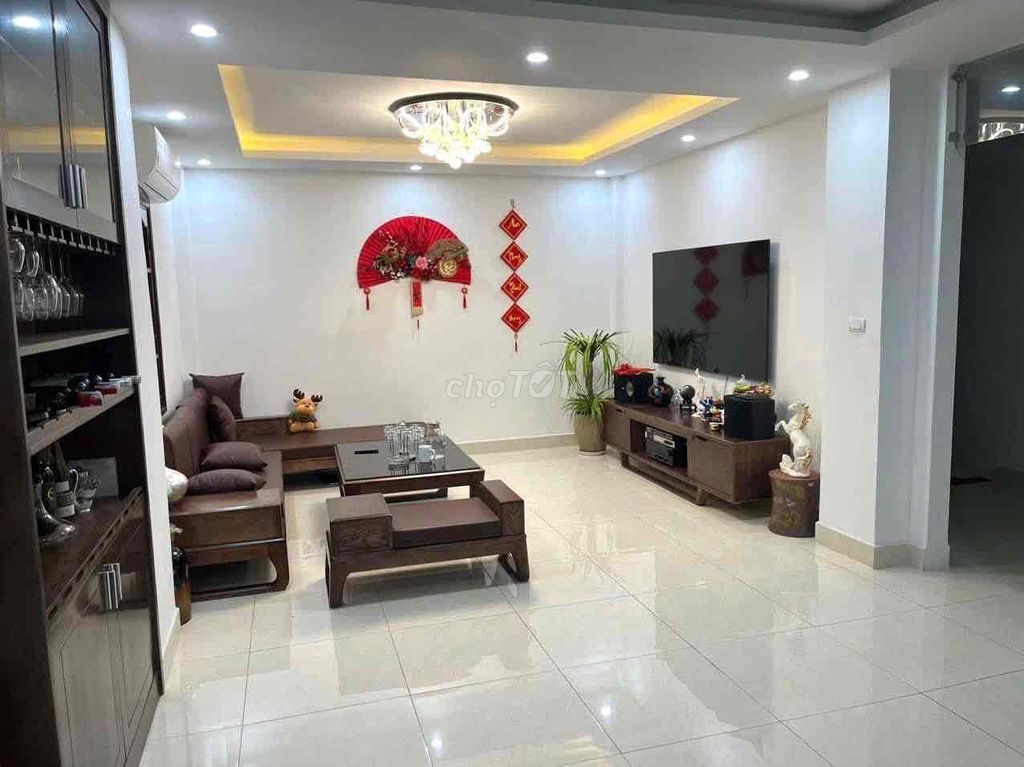 Hàng tiềm năng 60m2 Phố Vip Hoàng Cầu chỉ 13 tỷ Gara Oto