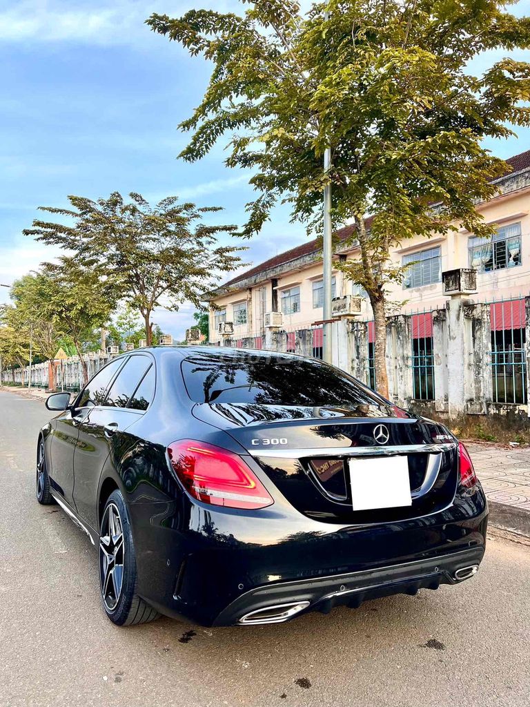 Mercedes Benz C Class 2019 C 300 AMG - 93000 km. Mua bán Ô tô tại Huyện Bù Đăng Bình Phước được đăng bởi nguyễn văn tiến hình 4