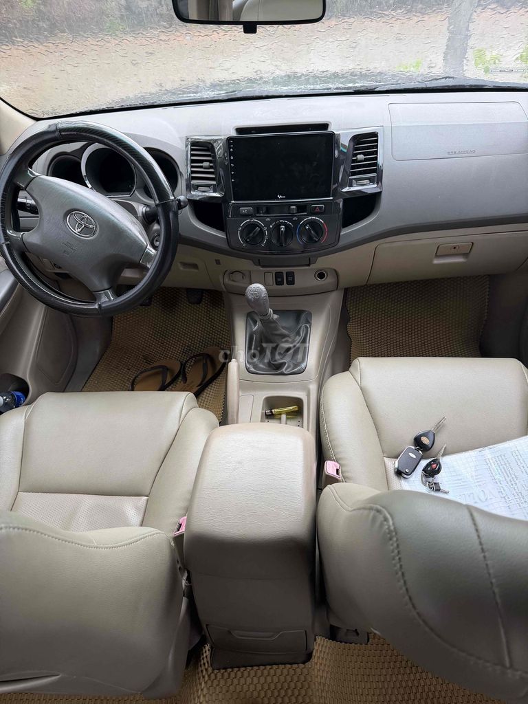 Toyota Fortuner 2009, МКПП, серый