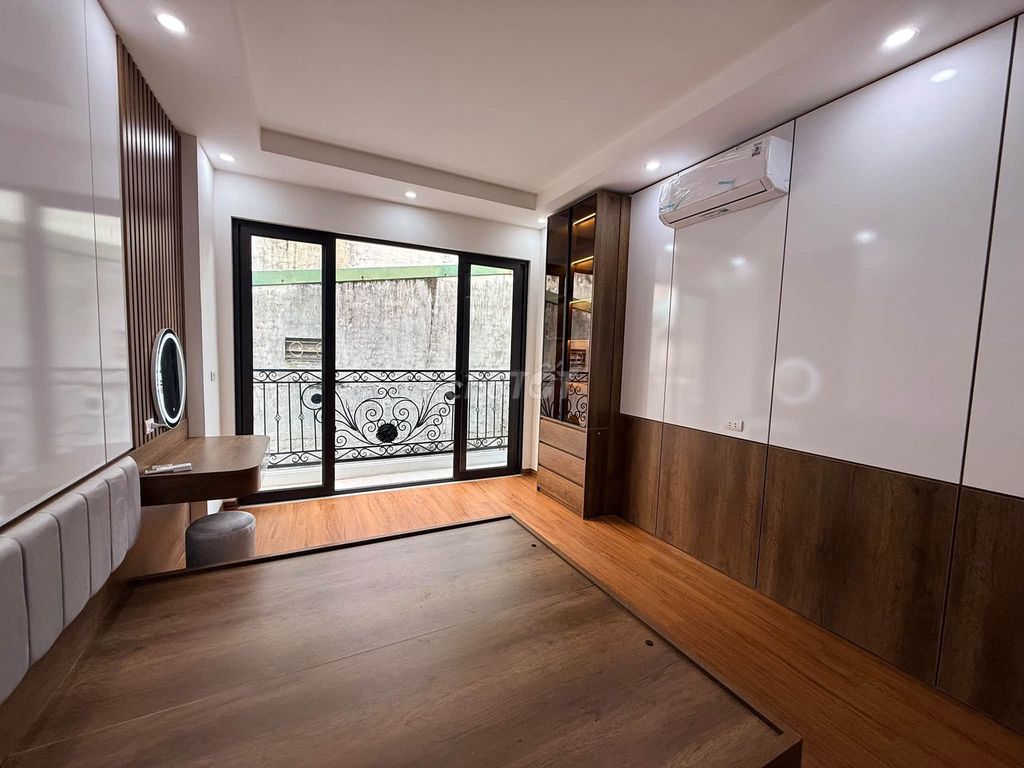 Nhà đẹp ở ngay - Tây Hồ - Full nội thất