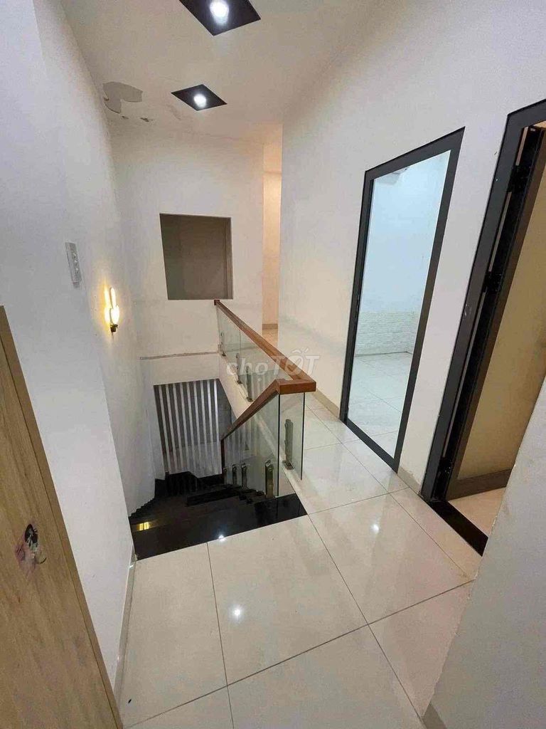 3-bedroom house with mezzanine off Lý Thái Tổ — photo 9