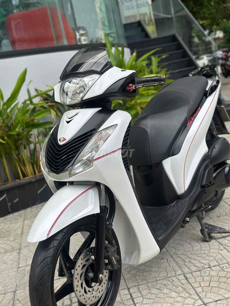 Мотоцикл Honda SH 125, белый, обвес под стиль Italy