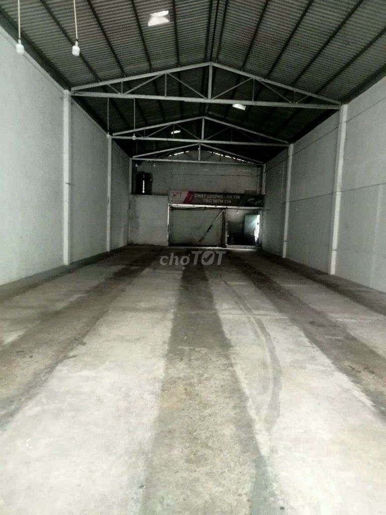 KHO XƯỞNG 10X30M GÁC 10OM ĐƯỜNG XE TẢI ĐẬU CỬA SX ĐA NGÀNH NGHỀ