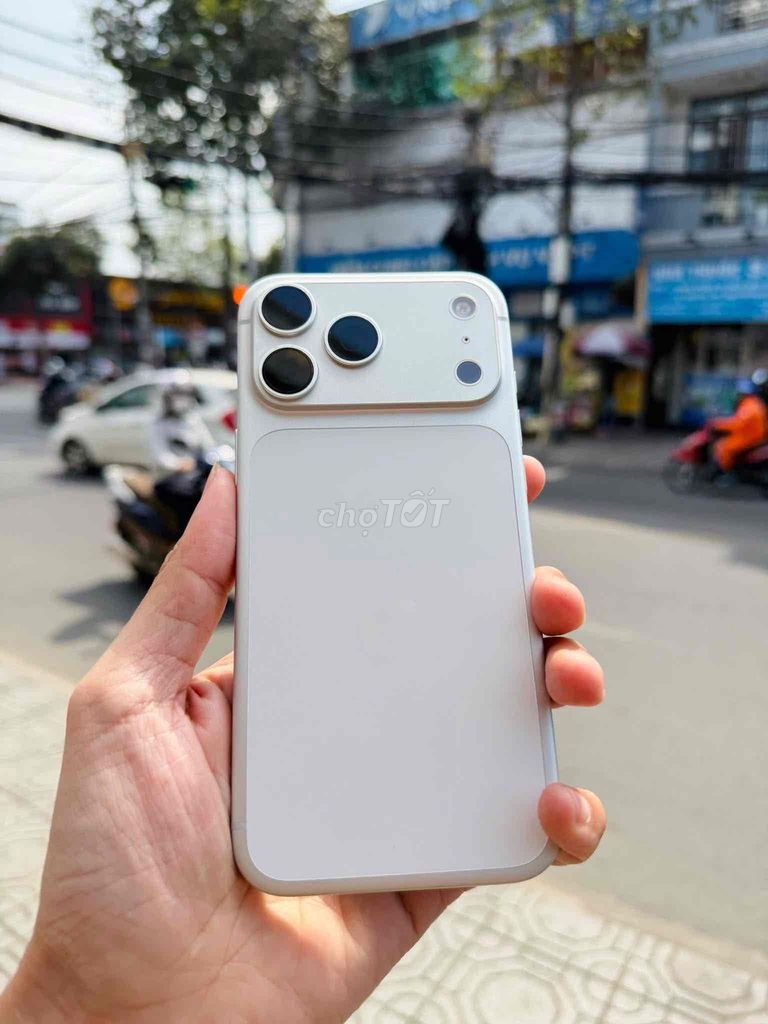 17 Pro Max màu bạc 256gb VN. Mua bán Điện thoại tại Huyện Châu Đức Bà Rịa - Vũng Tàu được đăng bởi Trần Văn Hậu hình 1