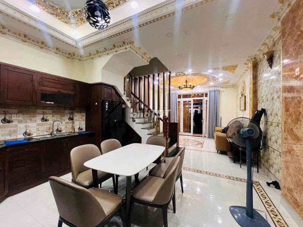 Аренда · 4 комн. · 70 м² · Quận 7, ул. Đường Huỳnh Tấn Phát