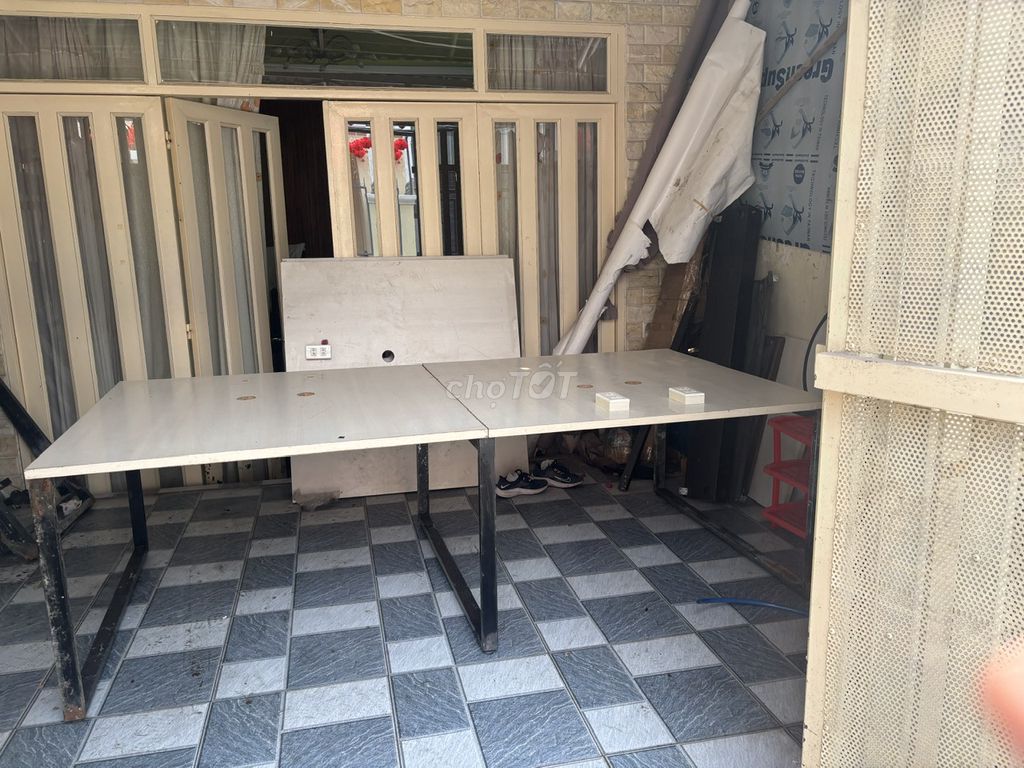 Bàn làm việc Gỗ MDF, chân sắt Trắng 1m6x3m2 . Mua bán Đồ dùng văn phòng tại Huyện Nhà Bè Tp Hồ Chí Minh được đăng bởi Le Nguyen hình 1