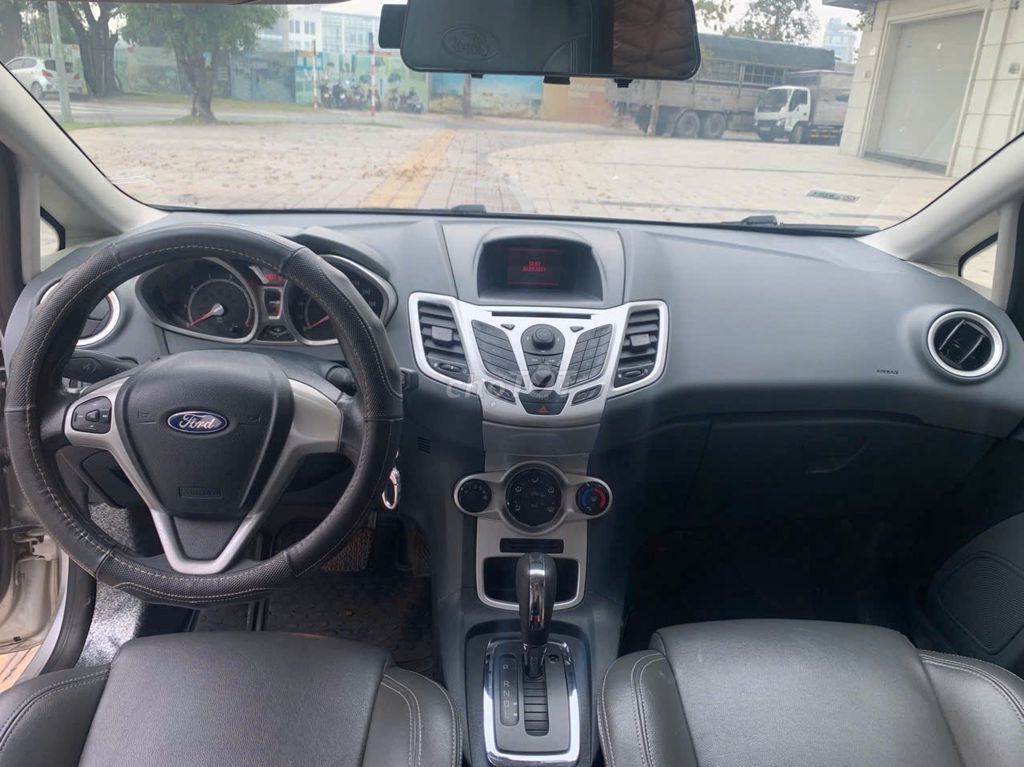 Ford Fiesta S 2012 10 vạn km - không 1 lỗi nhỏ. Mua bán Ô tô tại Quận Cầu Giấy Hà Nội được đăng bởi Nguyễn Thị Yến hình 3