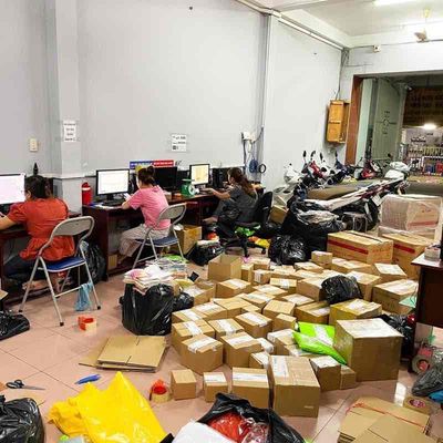 CẦN TUYỂN 5 BẠN ĐÓNG GÓI BAO ĂN Ở. Việc làm tại Quận Bình Tân Tp Hồ Chí Minh được đăng bởi CÔNG TY TNHH KIM LONG hình 1