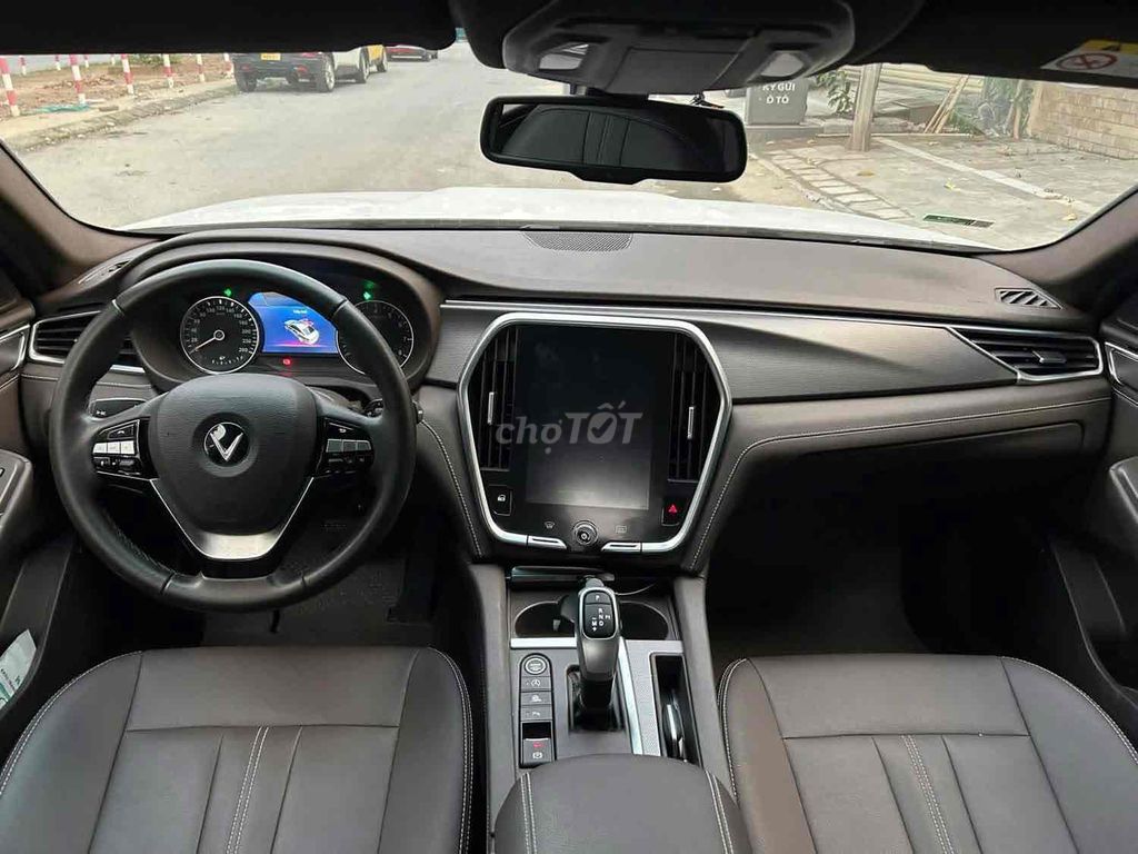 VinFast Lux A Base 2.0 AT Turbo sản xuất 2022