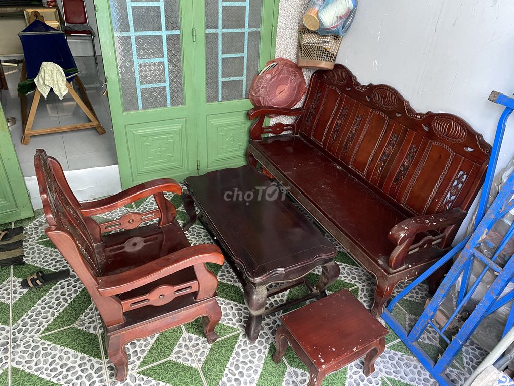 Bộ bàn ghế gỗ cổ điển. Mua bán Bàn ghế tại Huyện Cần Giuộc Long An được đăng bởi Tấn Hoàng hình 1