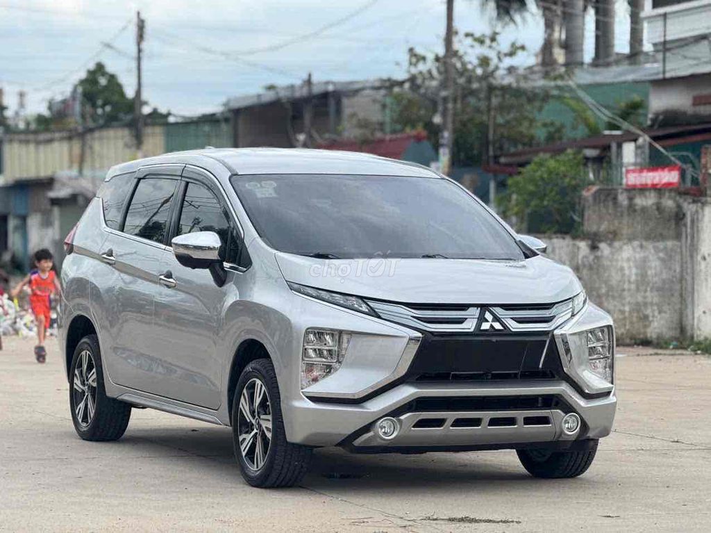 Mitsubishi Xpander Premium 2020 серебристый 70 тыс. км