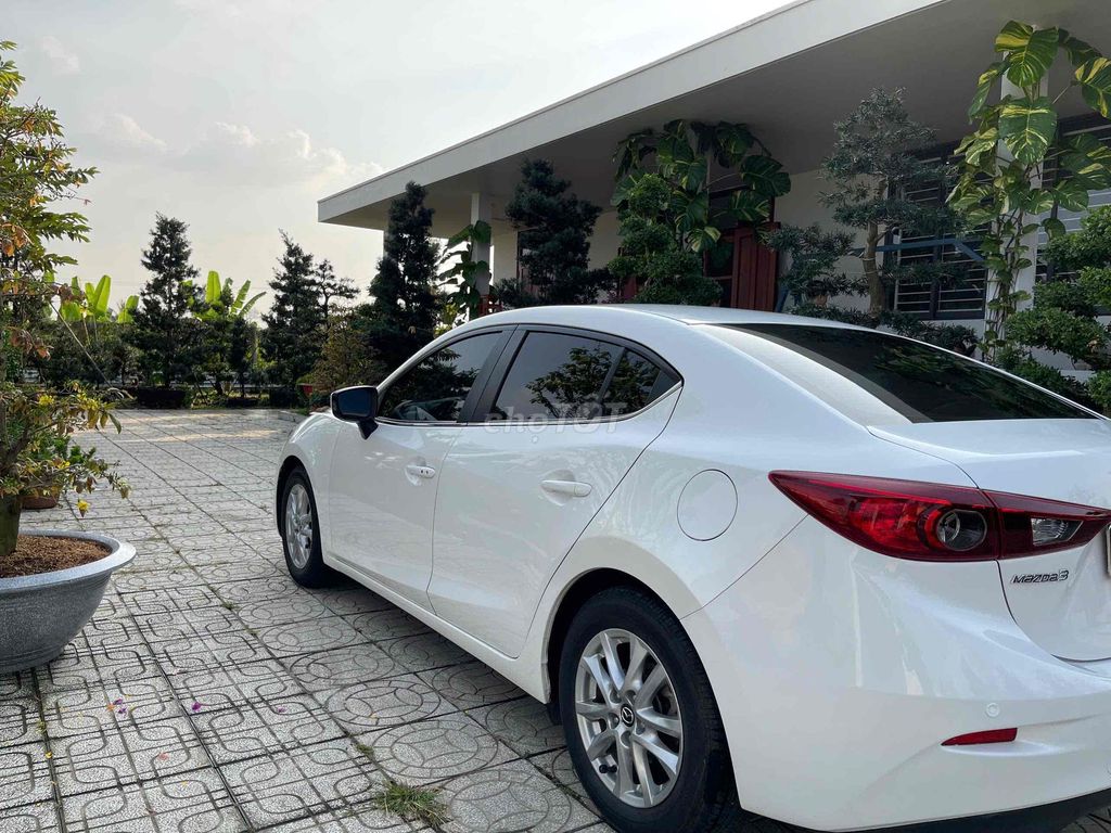 Mazda 3 2016 1.5 AT Sedan - 65000 km