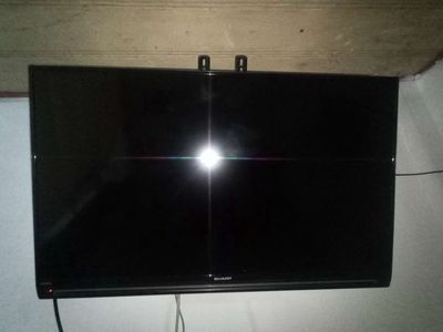 Smart Tivi Sharp 40 in  mún lên màn 4k nên bán