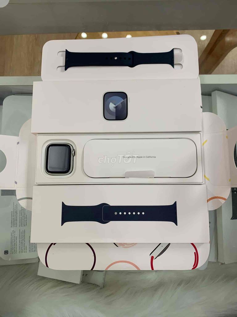 bán apple watch sr9:45 trắng 99 fullbox pin 100%