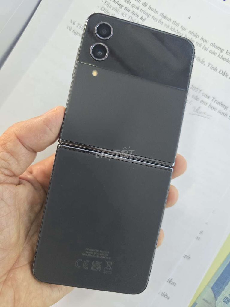 Samsung Z Flip4 128GB Đen SSVN. Mua bán Điện thoại tại Thành phố Buôn Ma Thuột Đắk Lắk được đăng bởi Lê Nguyễn SmartPhones hình 1