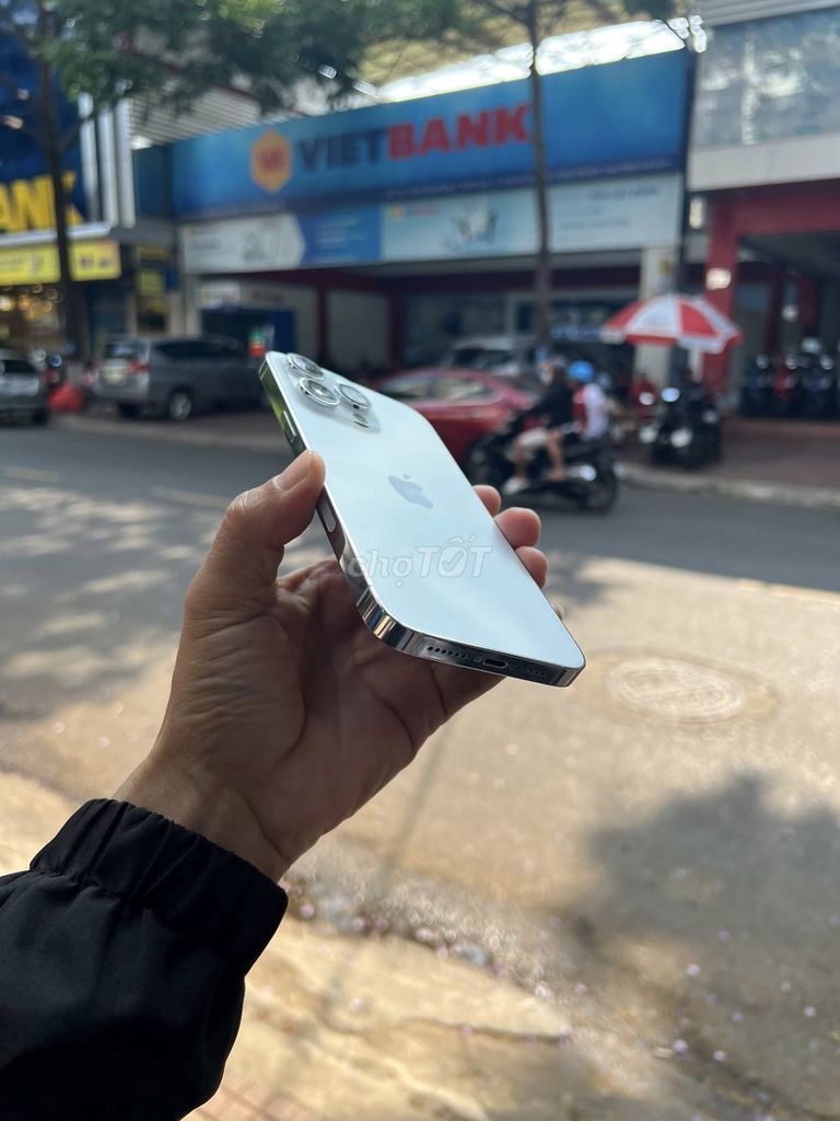 iPhone 14 Pro Max 128GB Bạc. Mua bán Điện thoại tại Thành phố Buôn Ma Thuột Đắk Lắk được đăng bởi le hình 1