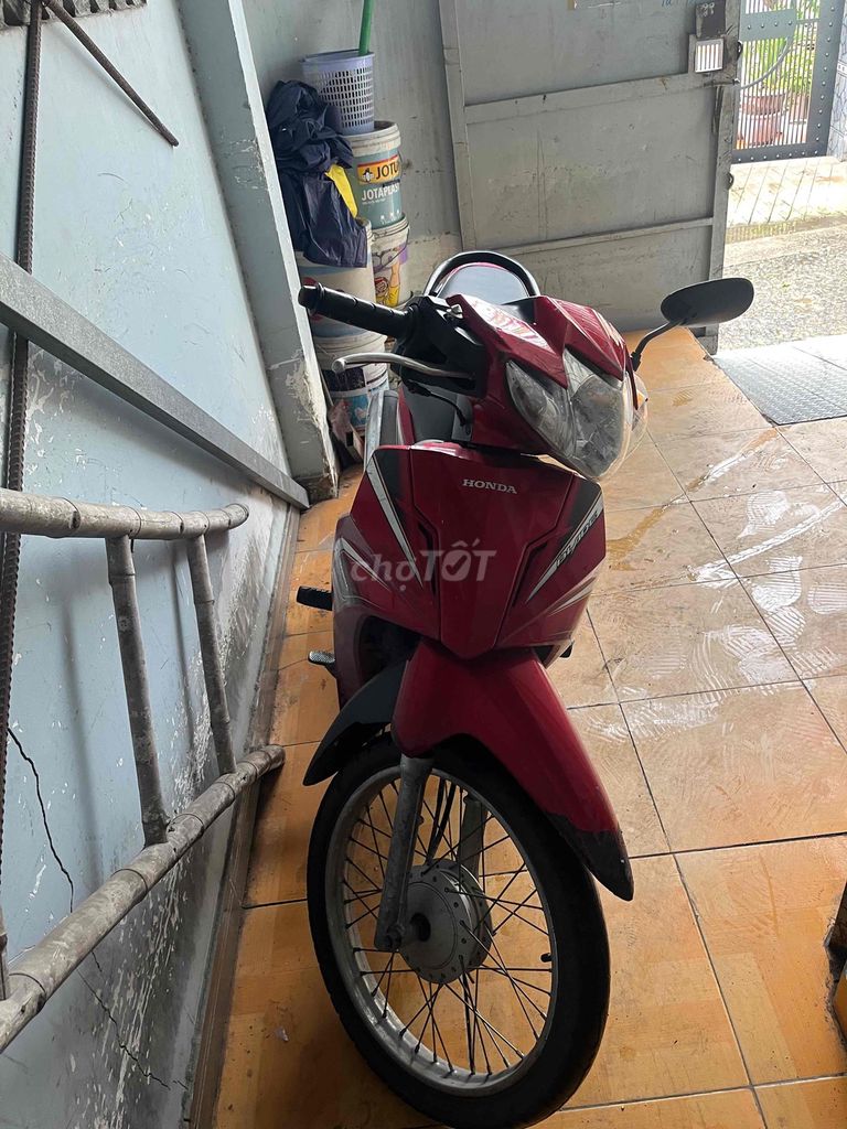 Honda Blade 110 2016 красно-черный 60 000 км