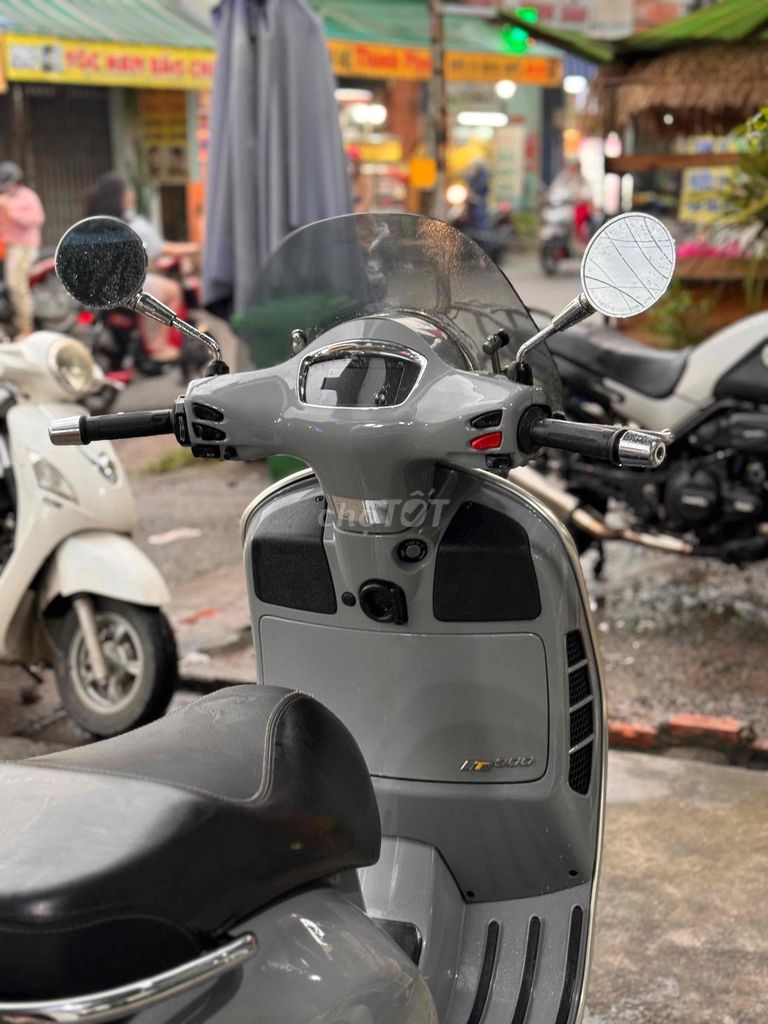 Cần bán Piaggio Vespa Super GTS 300 HPE Abs. Mua bán Xe máy tại Quận Bình Tân Tp Hồ Chí Minh được đăng bởi Việt Motor Bình Tân hình 5
