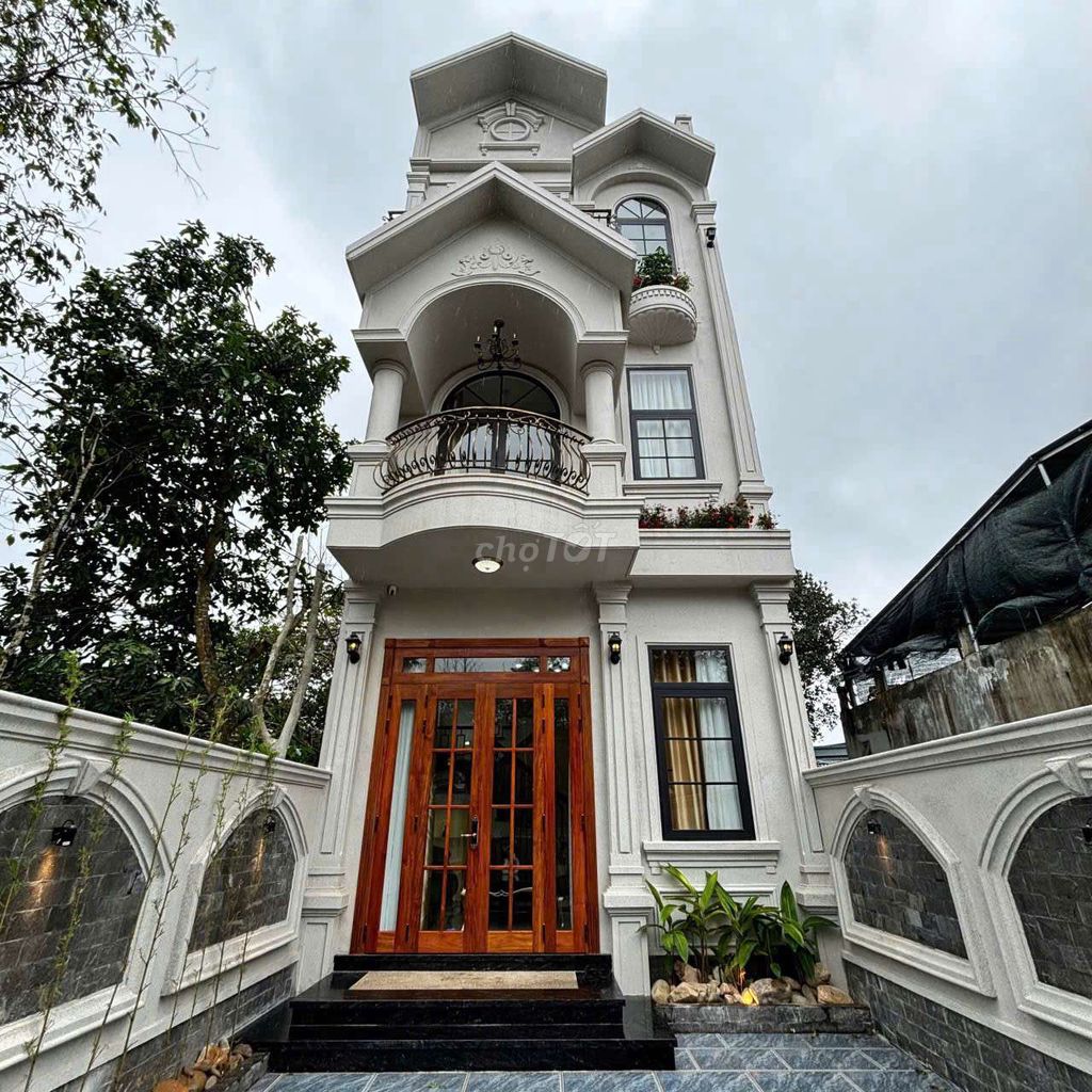 VILLA MỚI TOANH PHONG CÁCH TÂN CỔ ĐIỂN KIỆT Ô TÔ QUẢNG TẾ, XEM LÀ MÊ