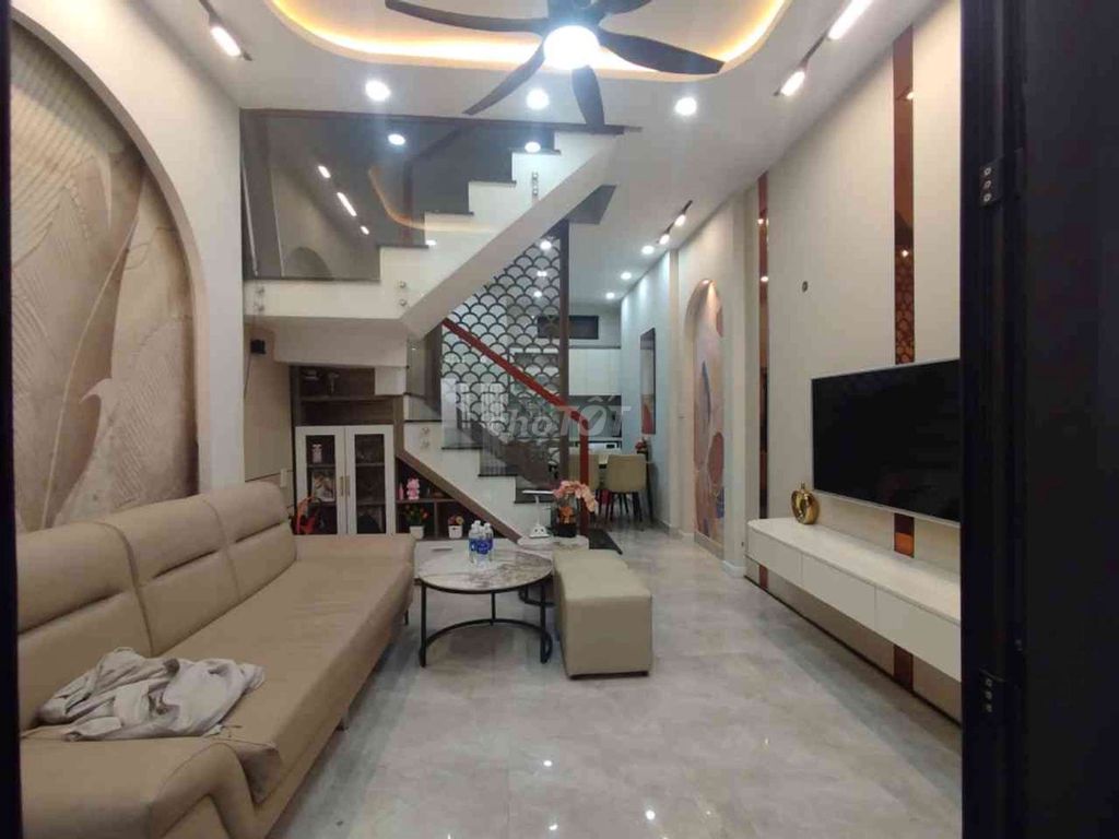Дом на улице Нгуен Ван Линь, 40 м², 2 этажа